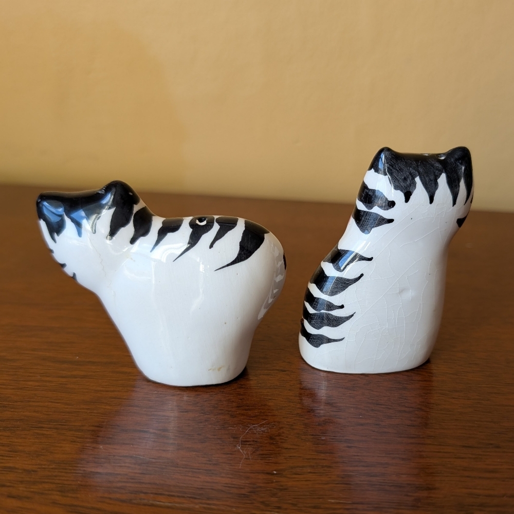 Striped Ceramic Cat Salt and Pepper Shakers - Picture 2 of 4